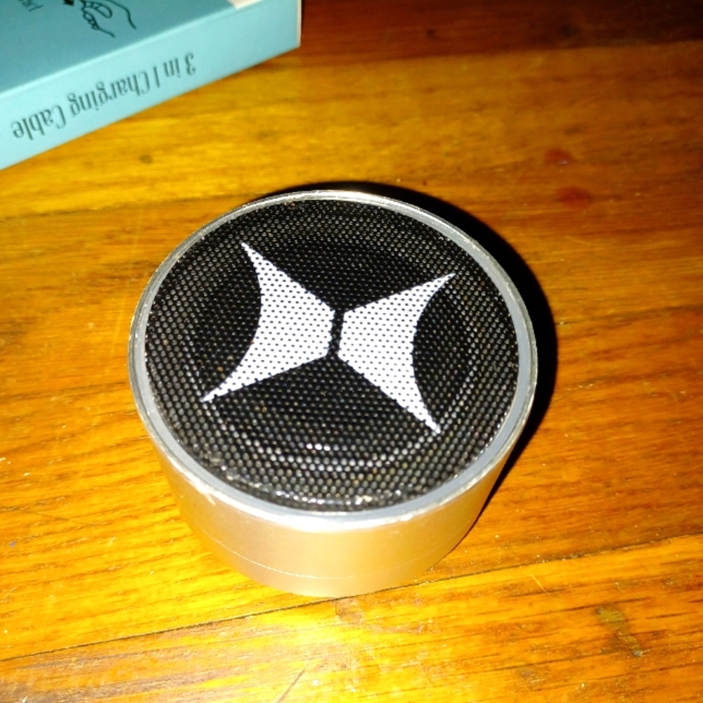 Bluetooth portable speaker